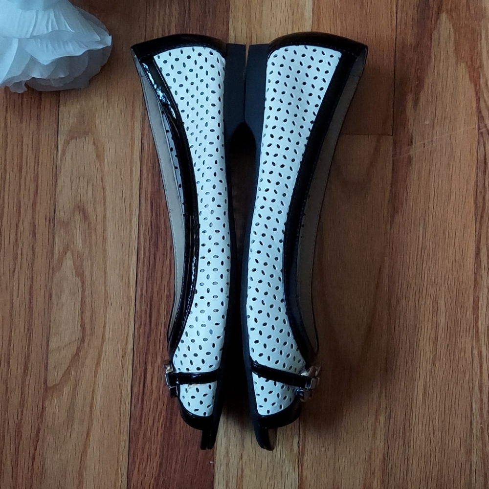 Adrienne Vittadini Alva Open Toed Flats Size 8.5 - Picture 8 of 17